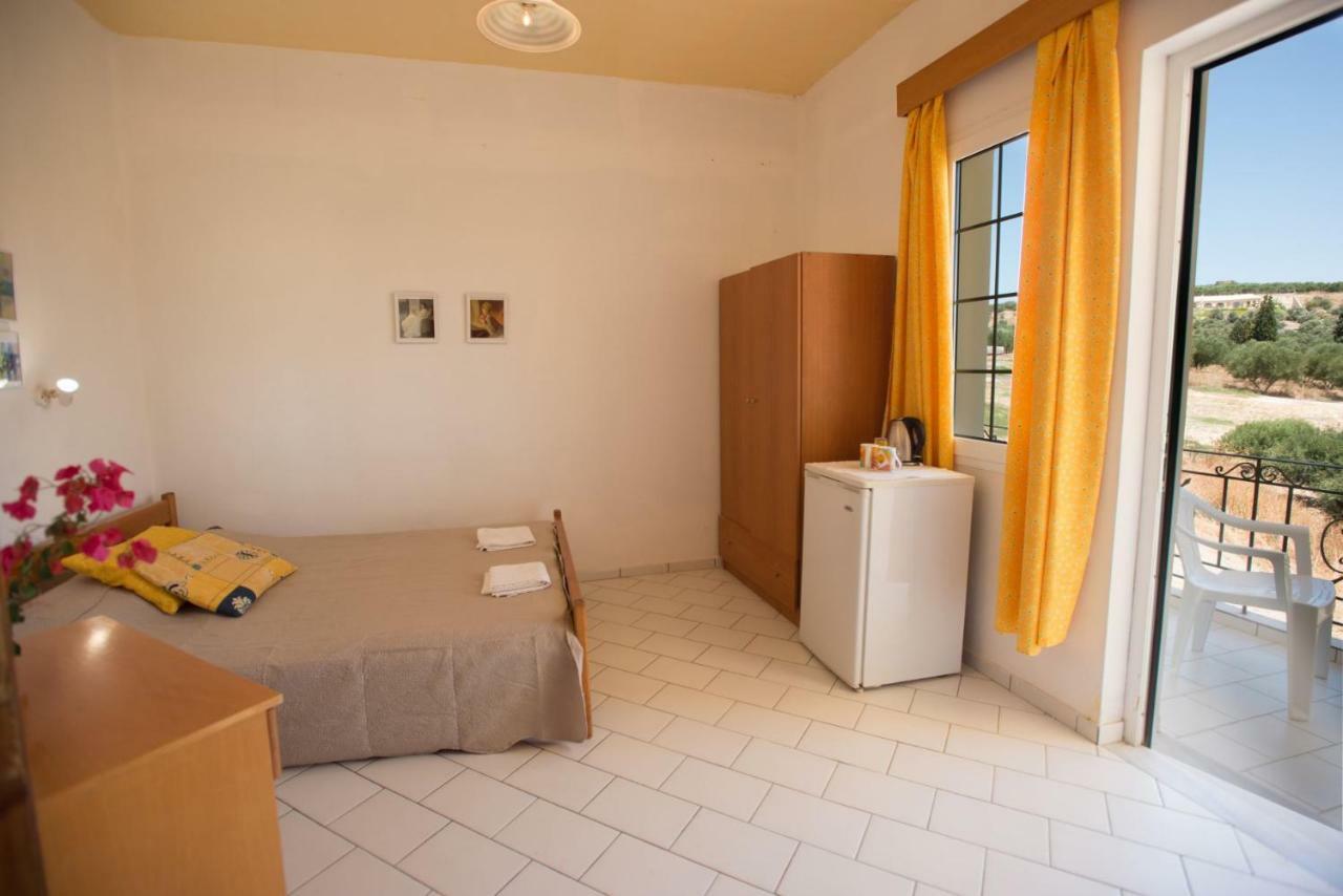 Kazakis Nikos Rooms Pitsidia Quarto foto
